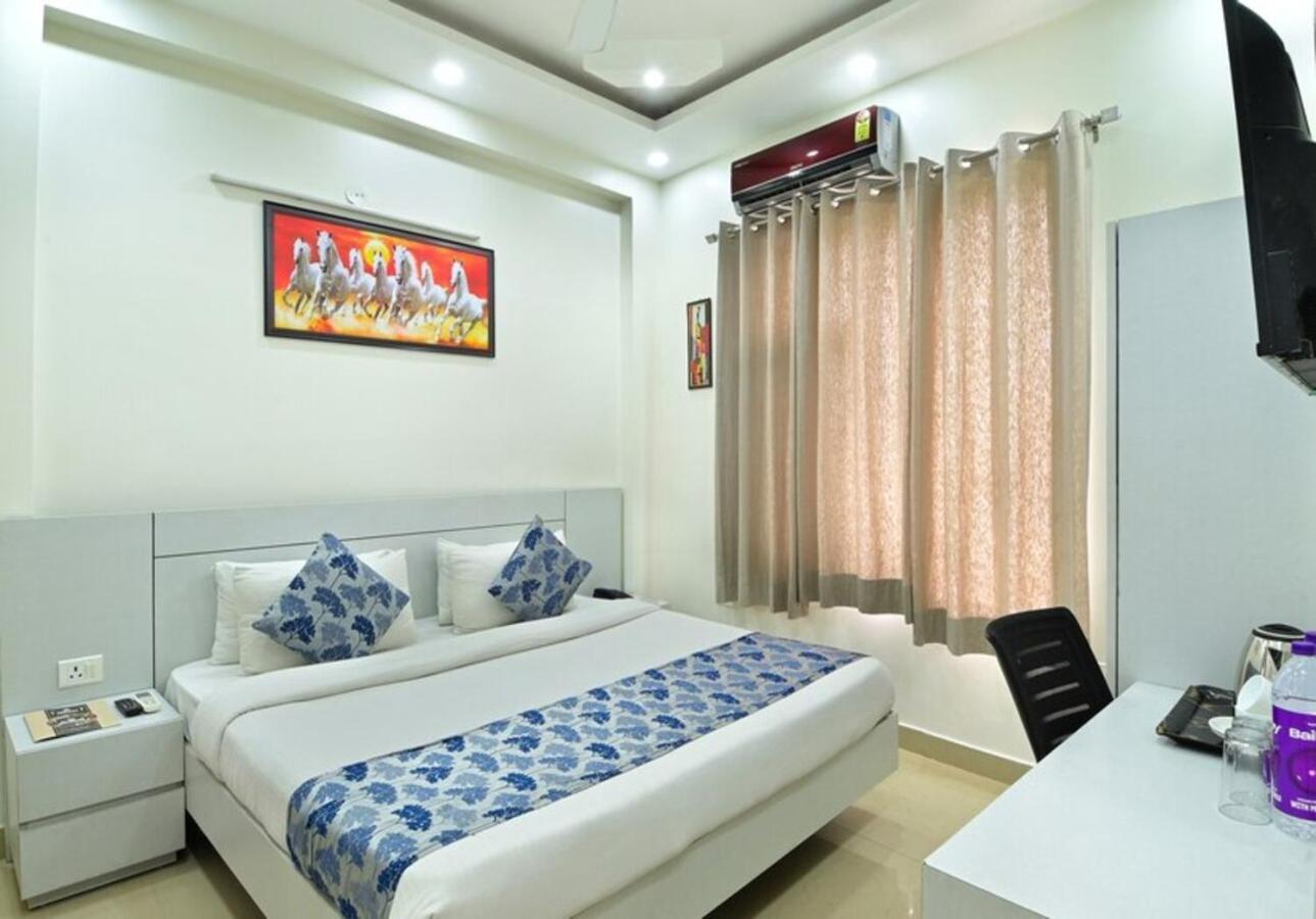 Hotel The Vertigo By Boom Rooms Noida Exterior foto