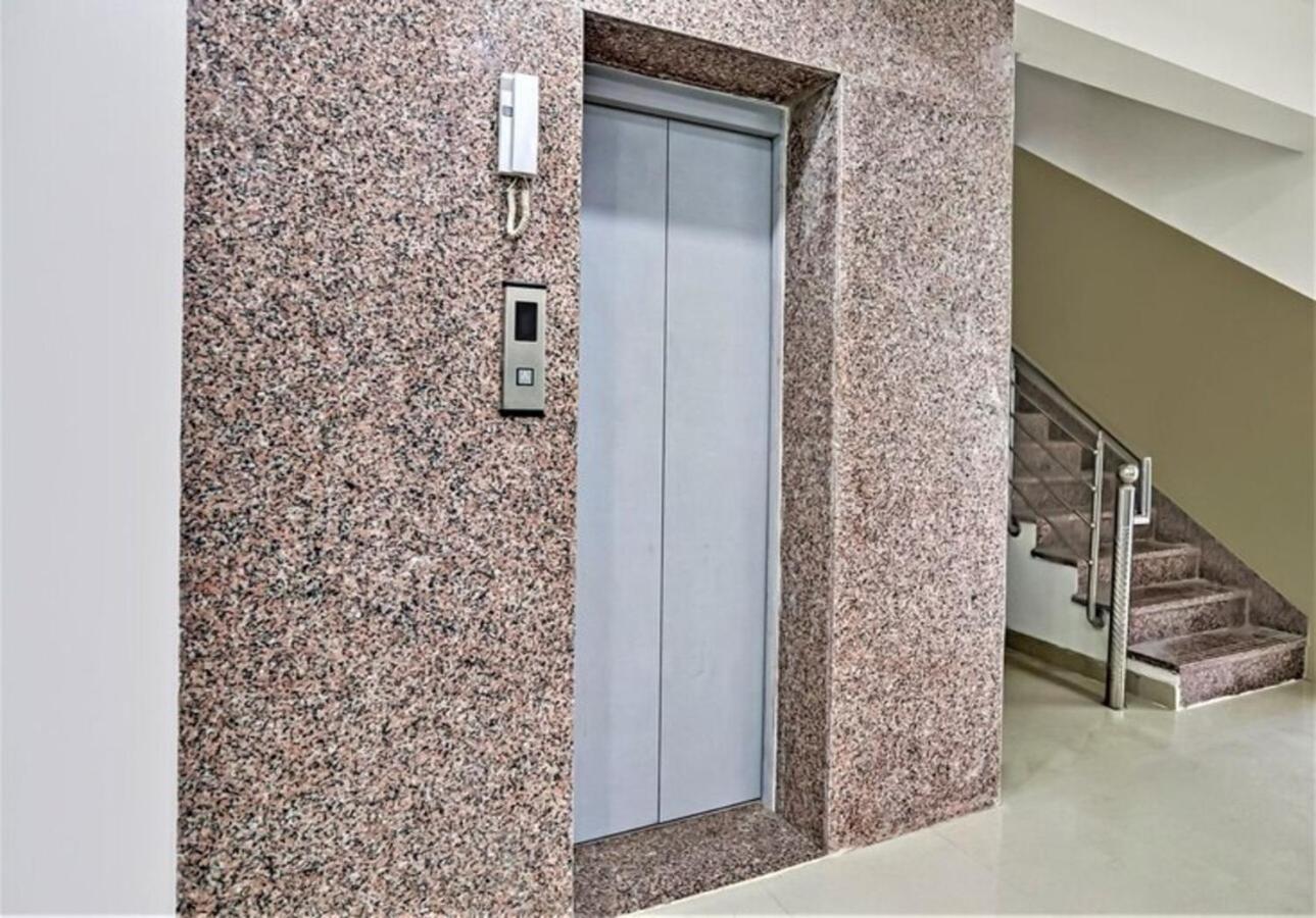 Hotel The Vertigo By Boom Rooms Noida Exterior foto