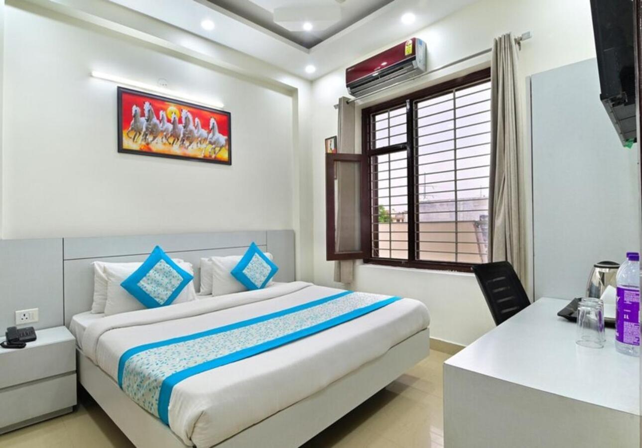Hotel The Vertigo By Boom Rooms Noida Exterior foto